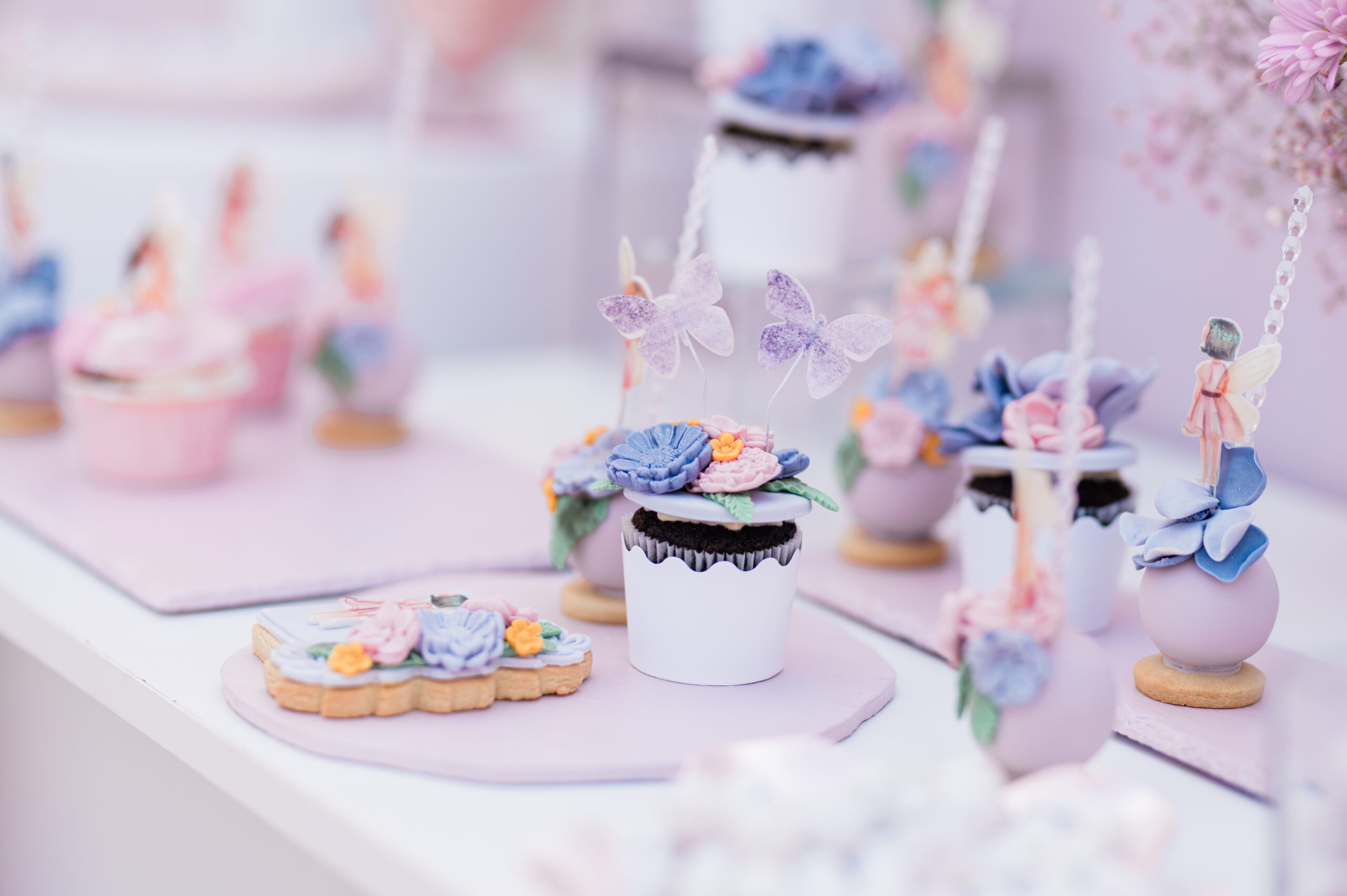 γάμος με λευκά τριαντάφυλλα